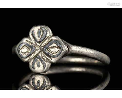 MEDIEVAL SILVER AND NIELLO FLORAL RING