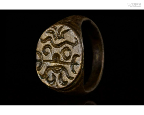 ROMAN BRONZE RING WITH DECORATED BEZEL