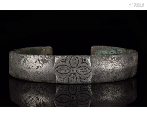 MEDIEVAL SILVER BRACELET WITH DECORATION