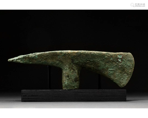 BRONZE AGE BATTLE AXE HEAD