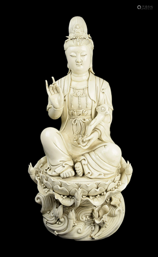 [Chinese] A Dehua White Porcelain Guanyin Statue with