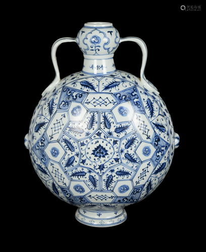 [Chinese] A Blue and White Porcelain Moon Flask with