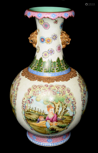 A Chinese Enamel Colour Porcelain Vase with Gilt