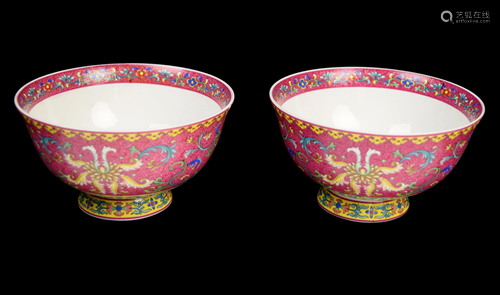 [Chinese] A Pair of Pink Round Famille Rose Porcelain