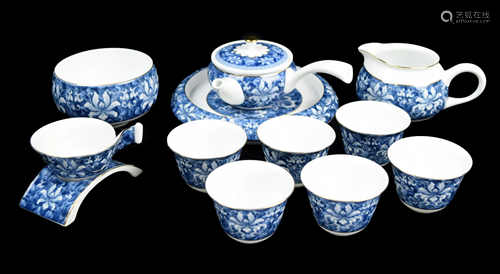 [Chinese] A Blue and White Porcelain Lotus Pattern Tea