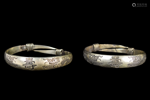 [Chinese] A Pair of Silver Bangles with 