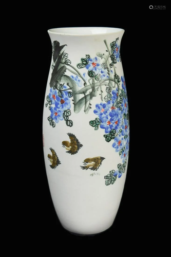 [Chinese] A Jingdezhen Porcelain Vase with Wisteria