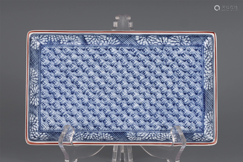 A CHINESE BLUE AND WHITE RECTANGULAR PORCELAIN TRAY