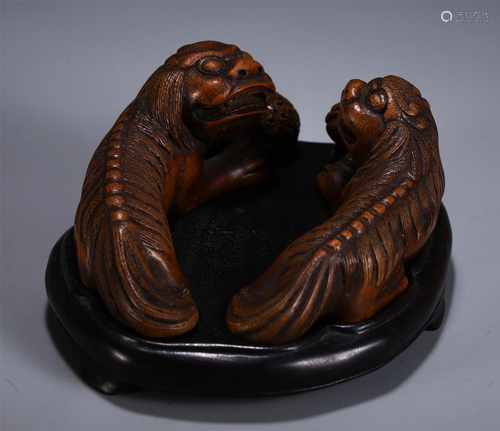 A PAIR OF CHINESE BAMBOO CARVING FOO DOGS