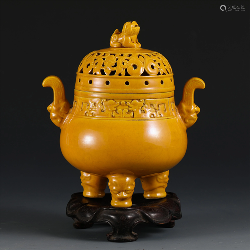 A CHINESE YELLOW GLAZE PORCELAIN BEAST INCENSE BURNER