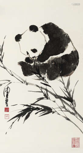 陈佩秋（1922-2020） 熊猫图 纸本设色 立轴