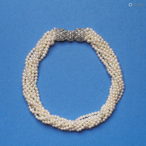 NECKLACE 8 ROWS OF PEARLS