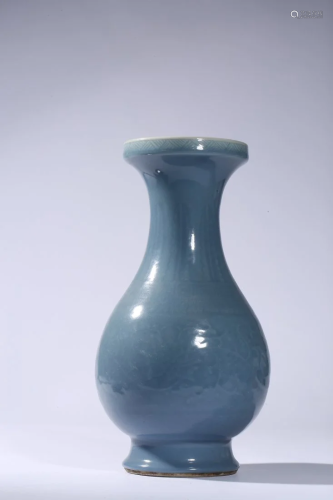 Chinese Porcelain Porcelain Celadon-Glazed Vase Marked