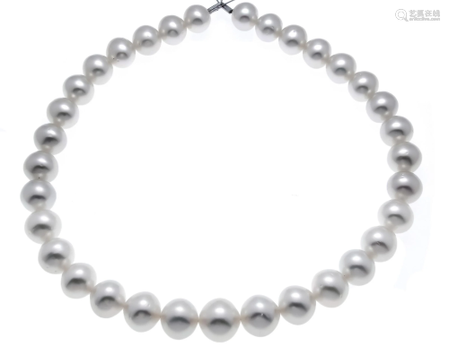 South Sea pearl strand with 33