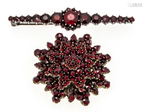 2 garnet brooches silver 900/0