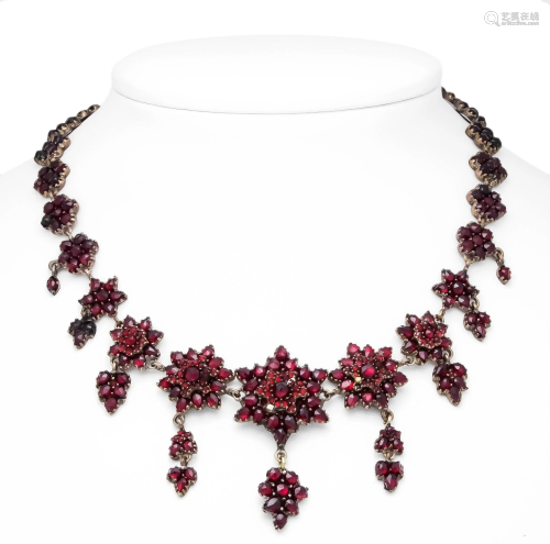 Garnet necklace with round and