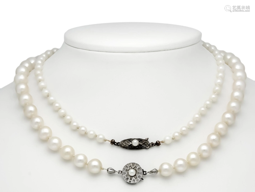 2 pearl necklaces with clasps