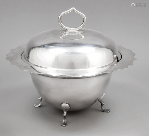 Round lidded tureen, England,