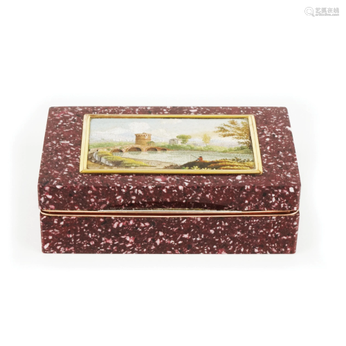 A French14kt. gold lined porphyry snuff box