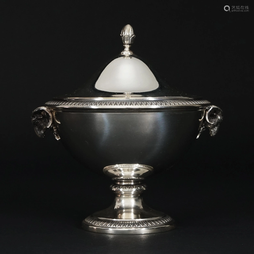 An Italian 800/1.000 silver sugar bowl and cover,