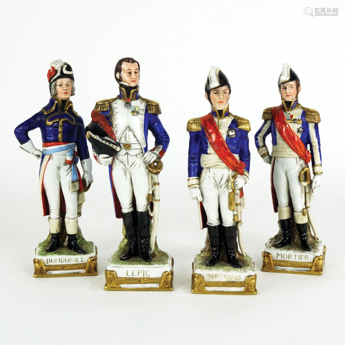 4 white and polychrome figures of a Napoleonic officer