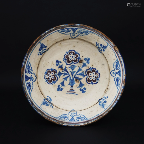 A Spanish maiolica plate painted in brown and blue,