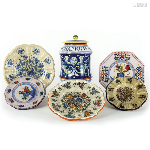 A white and polychrome maiolica pill container