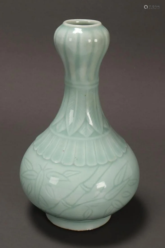 Chinese Garlic Head Porcelain Vase,