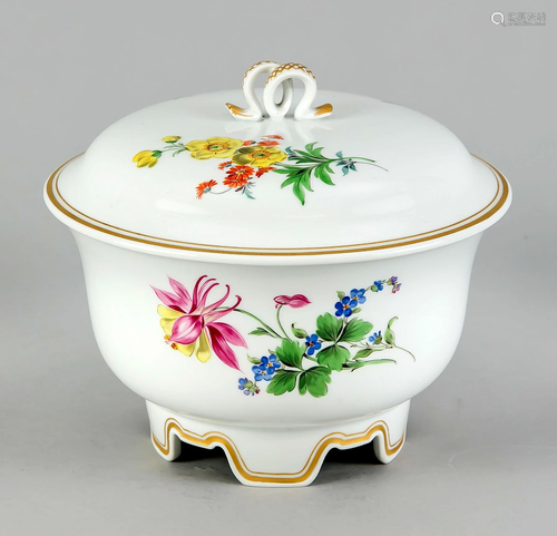 Round lidded tureen, so-called