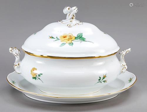 Lidded tureen on presentoire,