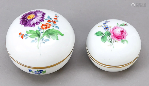 Two round lidded boxes, Meisse