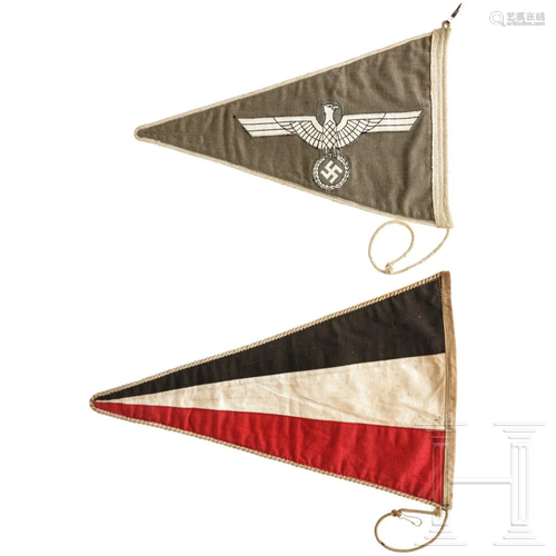 A pair of vehicle pennants for a Division Commander of