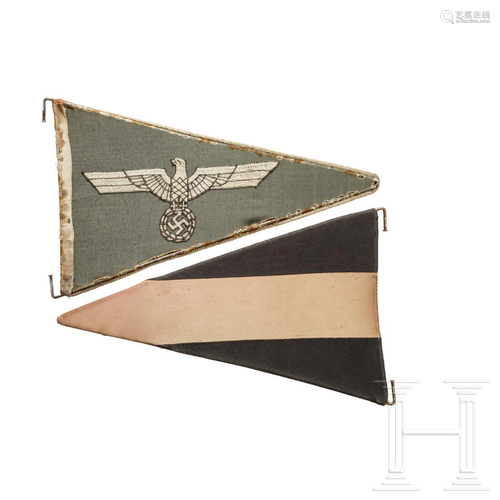 A pair of vehicle pennants for a Battalion Commander of