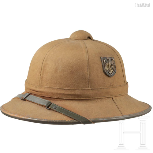 An army pith helmet, 1st pattern