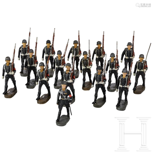 16 marching Hausser-Elastolin SS Leibstandarte soldiers