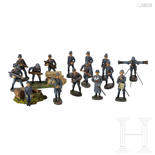 15 Hausser-Elastoln Flak soldiers for howitzer canons