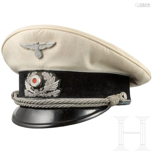 A summer visor cap for commanders of the railway police