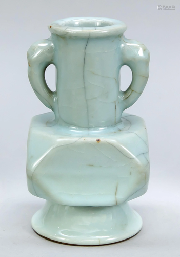 Square Ge-type vase with eleph