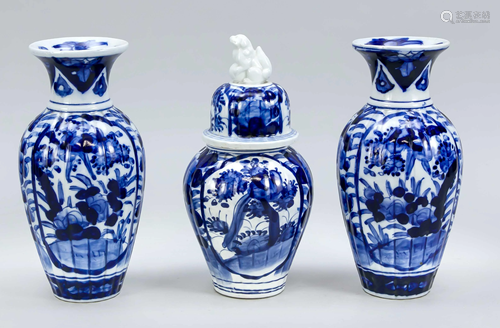 Set of vases, Japan, 19th cent