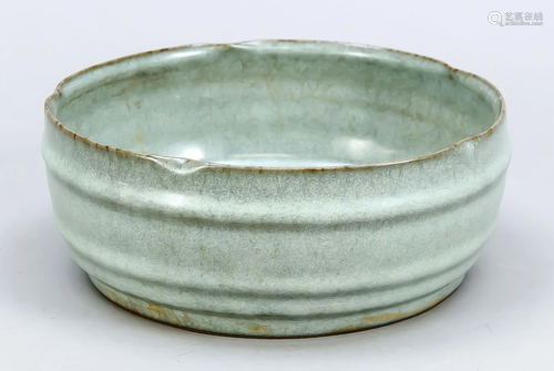 Lapped bowl with monochrome ce