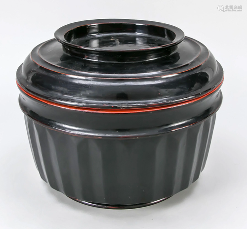 Lacquer box, vessel for consec