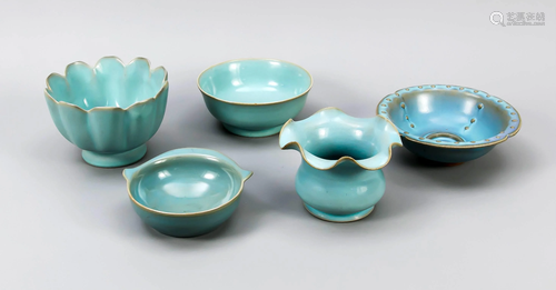 5 bowls in the style of past e