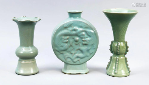 3 vases in the style of past e