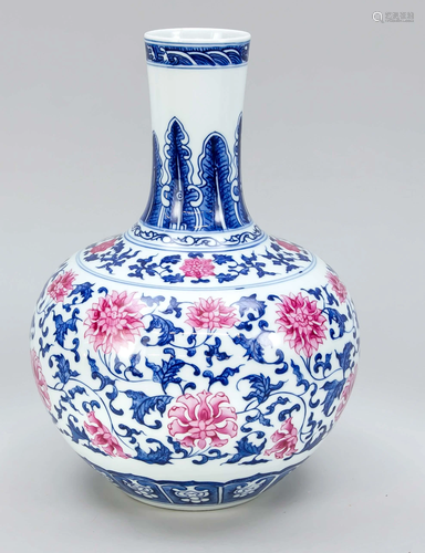 Vase decorated by lotus tendri