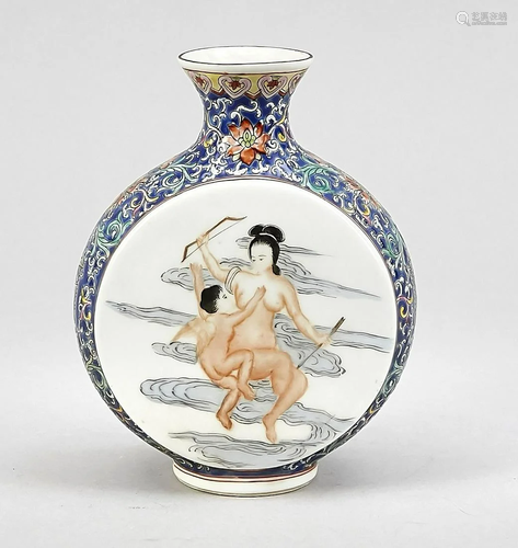 Vase w. erot. Scenes, China, 2