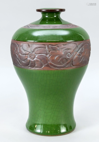 Meiping vase with dark green g