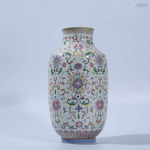 Daoguang pink vase with lotus pattern in Qing Dynasty