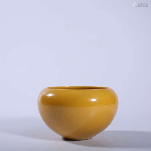 Guangxu yellow glazed bowl in Qing Dynasty