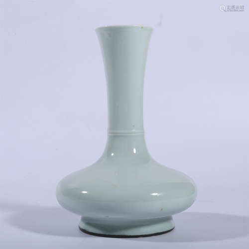 Tao Cheng blue glaze bottle in Qing Dynasty