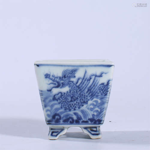 Xuande blue and white dragon cup of Ming Dynasty